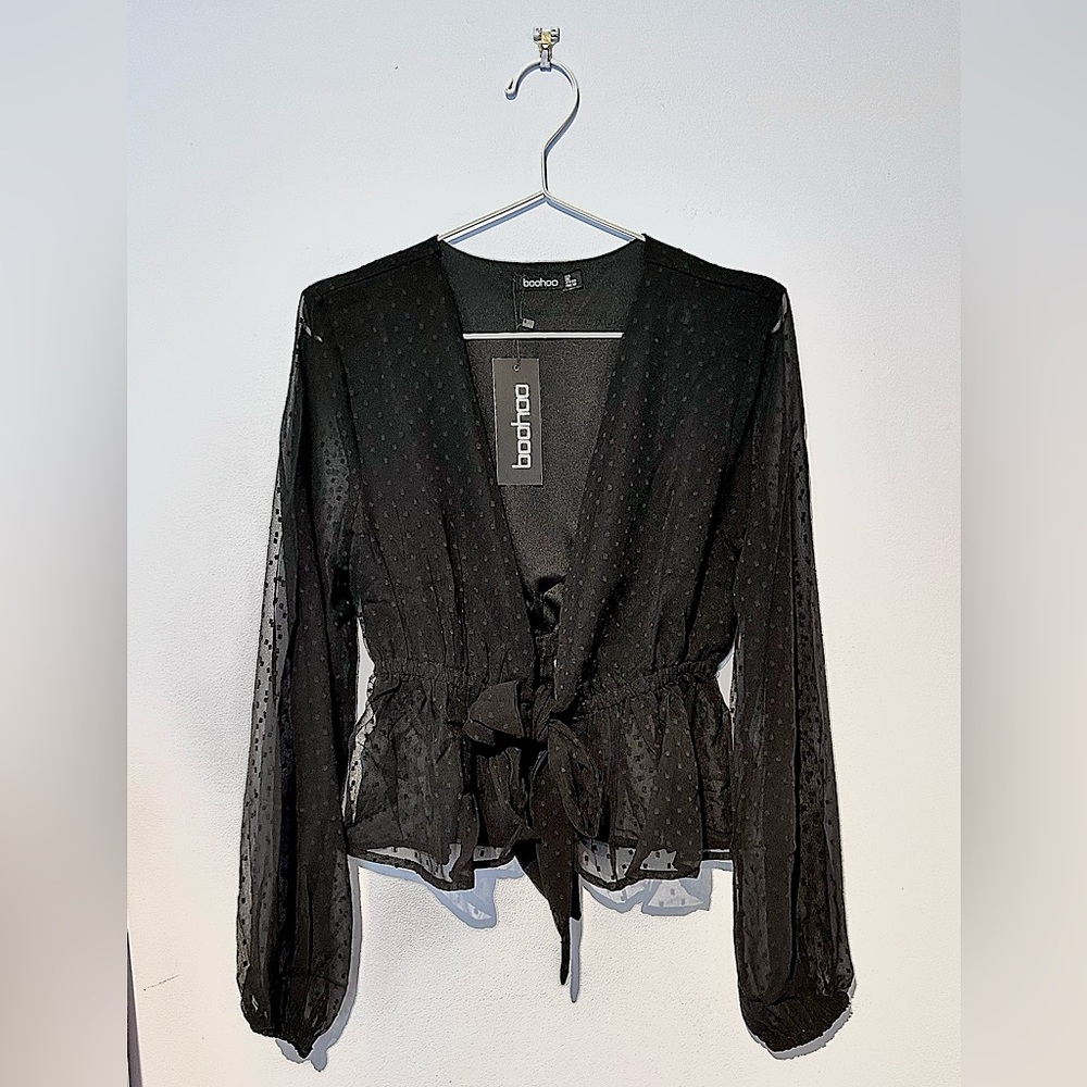 ⭐️2/$35  NWT boohoo chiffon tie front blouse (black)